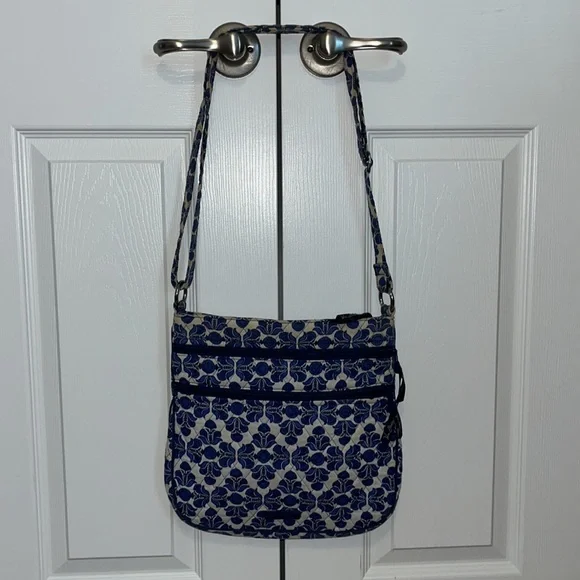 SOLD🎄Vera Bradley crossbody bag - Picture 2 of 7